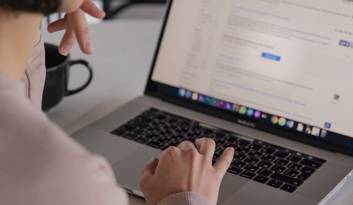 Competitive Intelligence FAQs: Benefits, Challenges, and Solutions