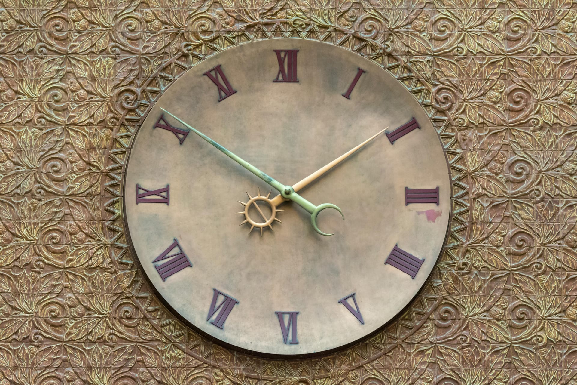 How to Choose the Perfect Rolex Clock for Your Home
