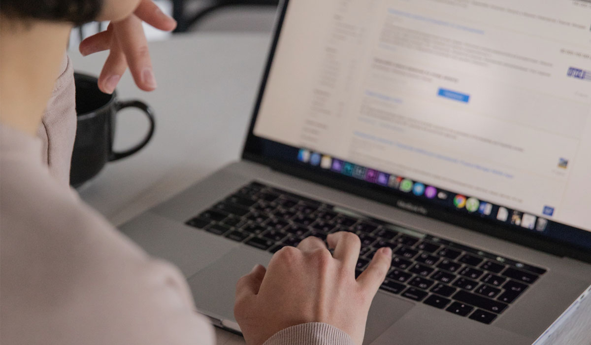 Competitive Intelligence FAQs: Benefits, Challenges, and Solutions