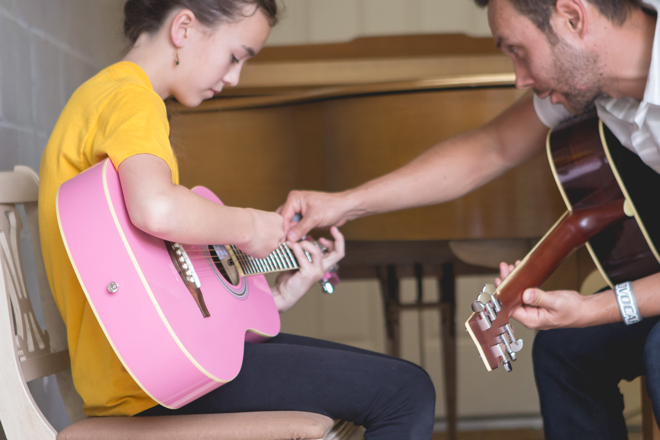 Guitar Lessons London – Professional Guitar Coaching at Riffmasters