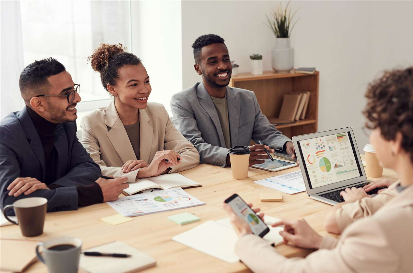 The Minneapolis Digital Marketing Agency Model for 2026: AI Systems, Analytics & ROI