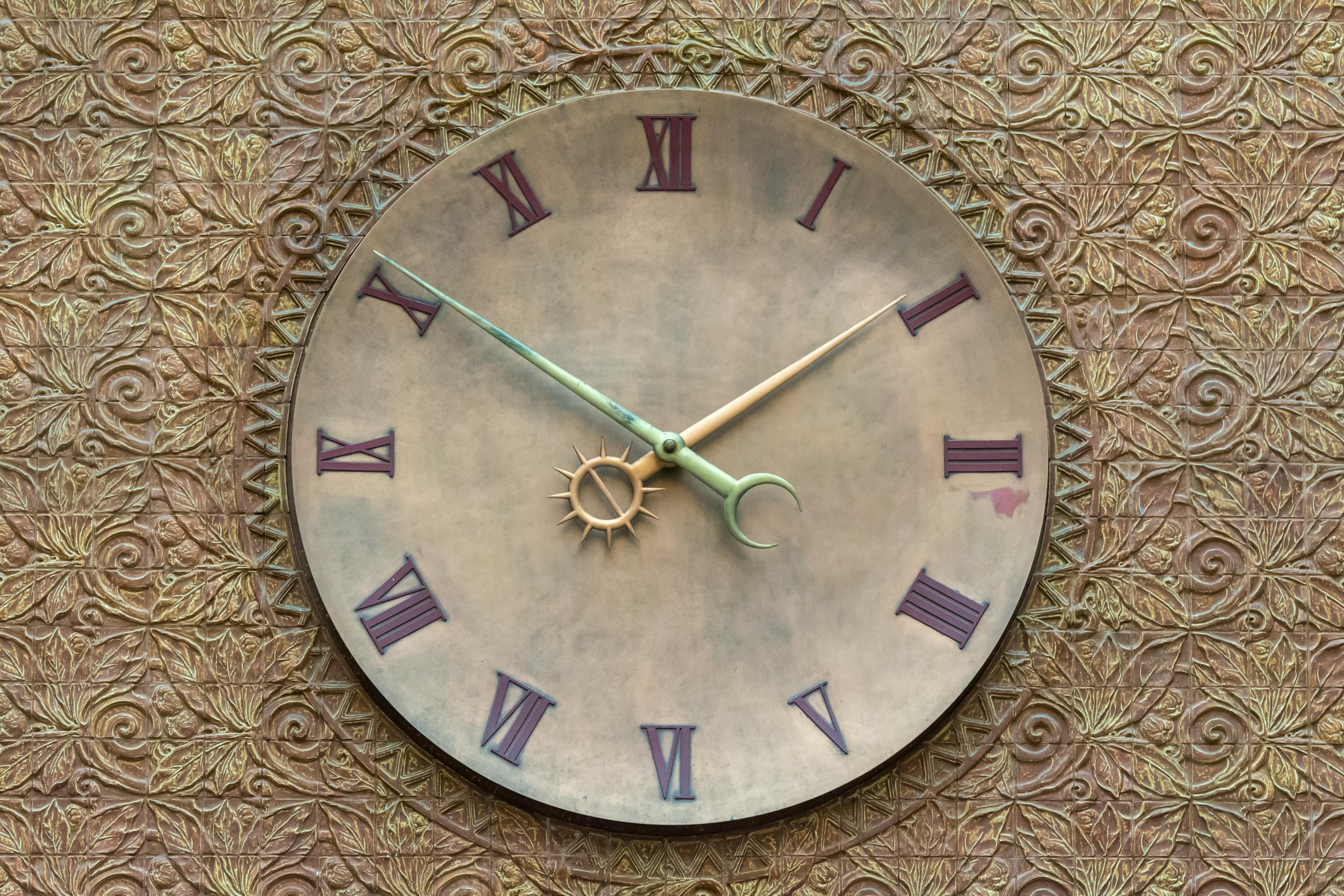 How to Choose the Perfect Rolex Clock for Your Home